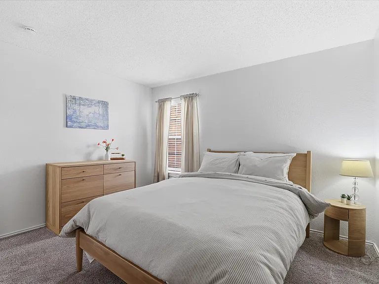 1BR, 1BA - 671SF Upgraded