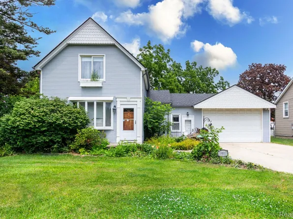 19817 Martin Rd, Saint Clair Shores, MI 48081