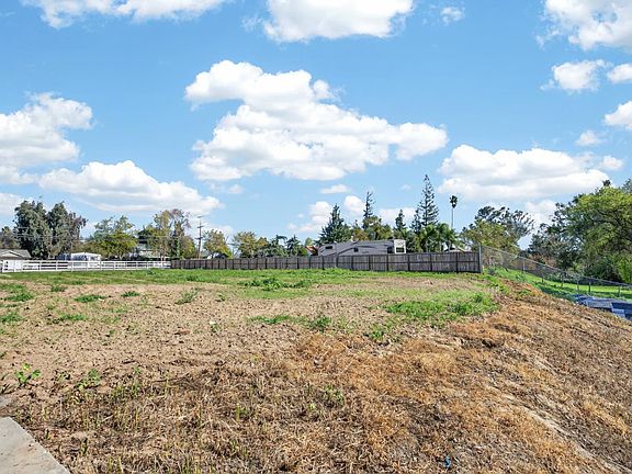 3rd image of Paradise Rd