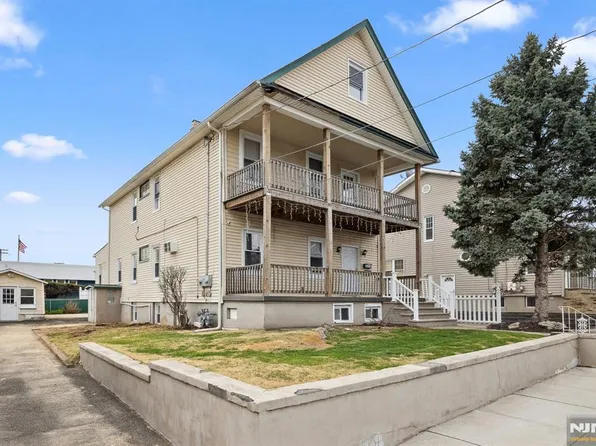 15 1st St, Lodi, NJ 07644