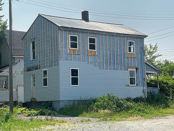 3rd image of 587 Sidells Ct NE
