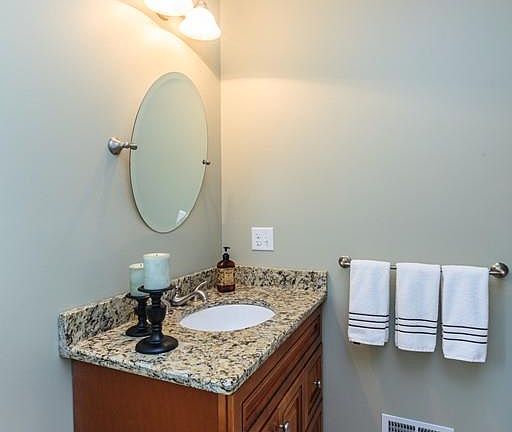 5th image of 49 Surrey Ln #49