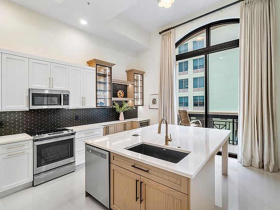 5th image of 701 S Olive Avenue #211