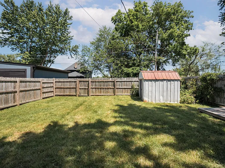 2210 Pleasant St — Photo 8