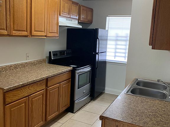 3rd image of 7589 Shorewood Blvd