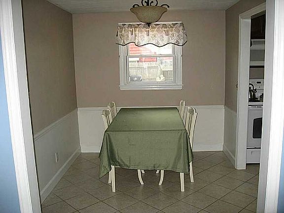 5th image of 125 Underwood Ave