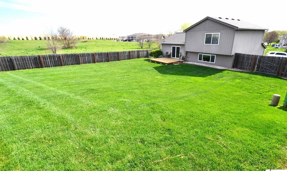 3 bed, 1793 sqft, $2,395 — Photo 3