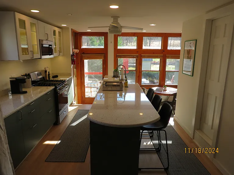 137 Tinker St #0 — Photo 3