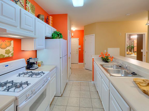 3rd image of 148 Lakeside Dr APT 925