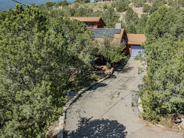 31 Campo Rd, Tijeras, NM 87059