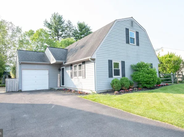 318 Pheasant Run Dr, Doylestown, PA 18901
