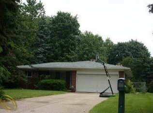 5431 Antoinette Dr, Grand Blanc, MI 48439