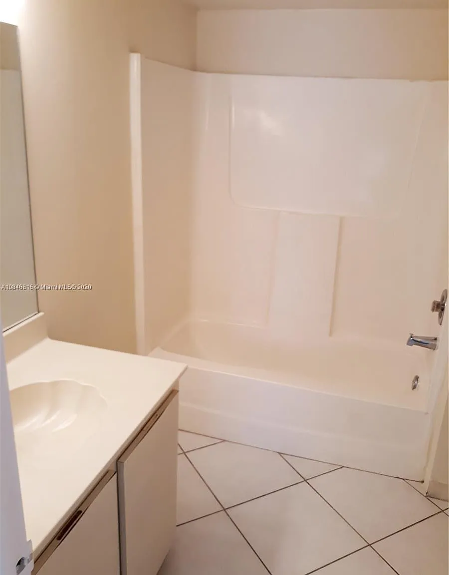 2 bed, 1000 sqft, $2,250 — Photo 2