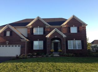 2264 Schrader Ln, North Aurora, IL 60542