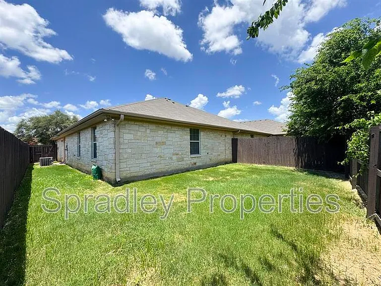 715B E Ridge Blvd — Photo 13
