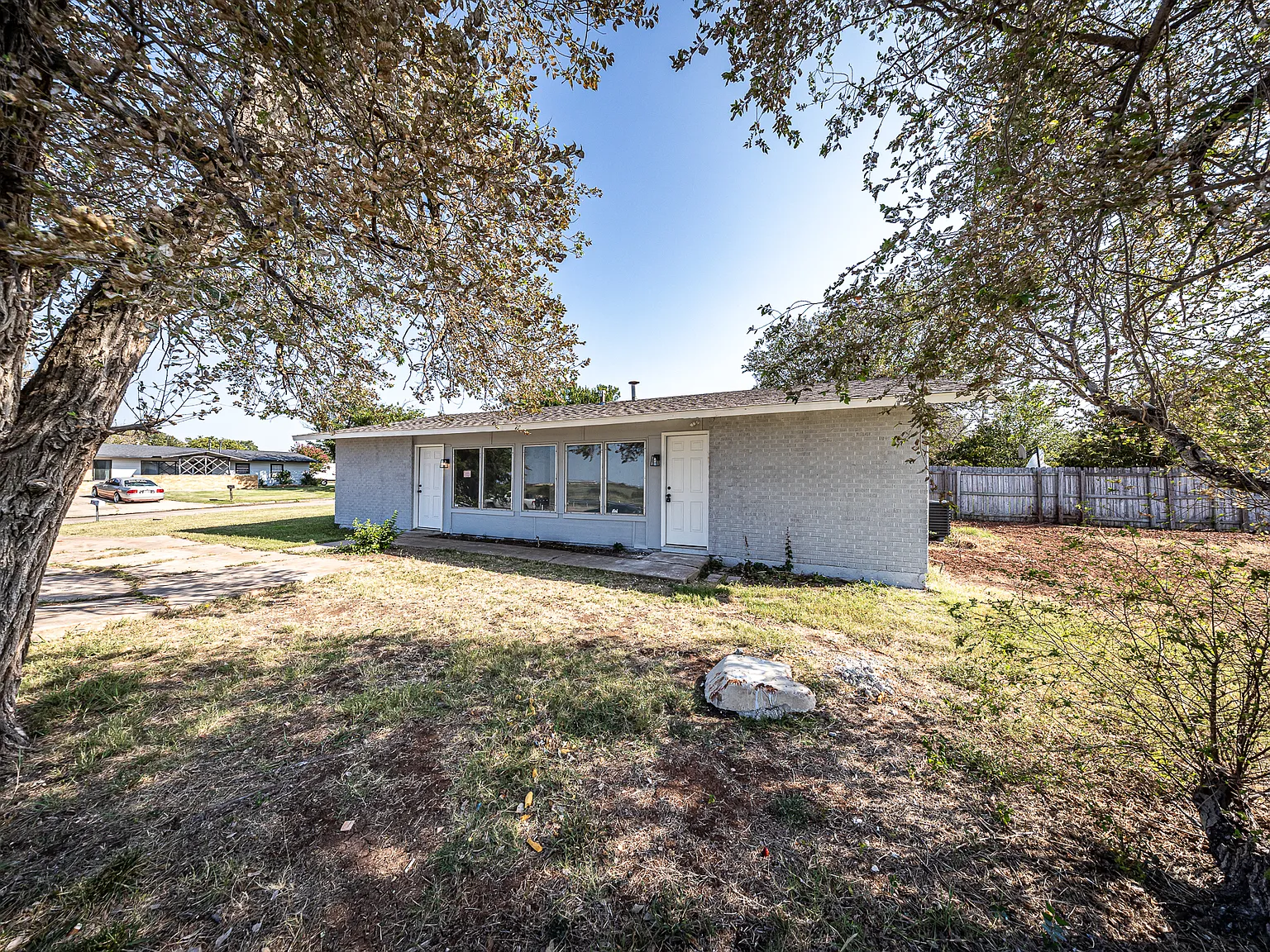3 bed, 1.5 bath, 1170 sqft, $995 — Photo 2