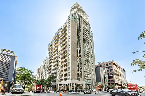 43 Eglinton Ave E Photo 1