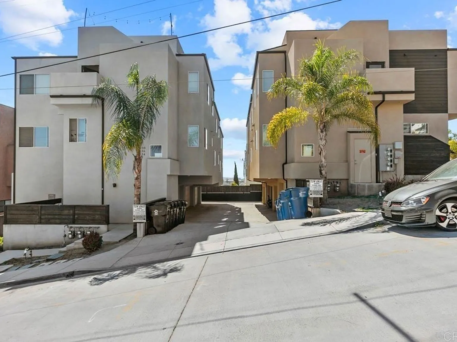 Gorgeous Townhome w/ Rooftop Deck and Ocean Views Near USD — Photo 2