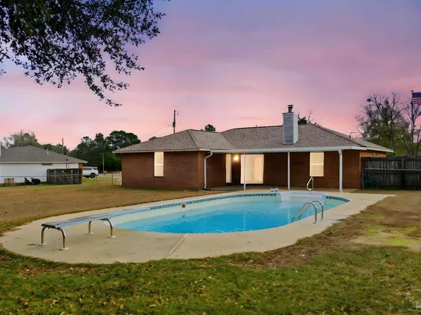 1000 Heathrow Dr, Cantonment, FL 32533