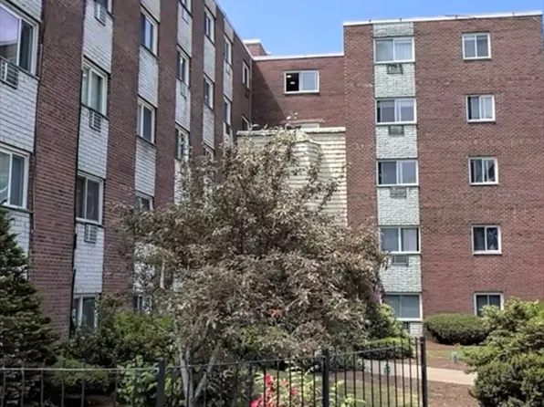 215 Winter St APT 4G, Weymouth, MA 02188