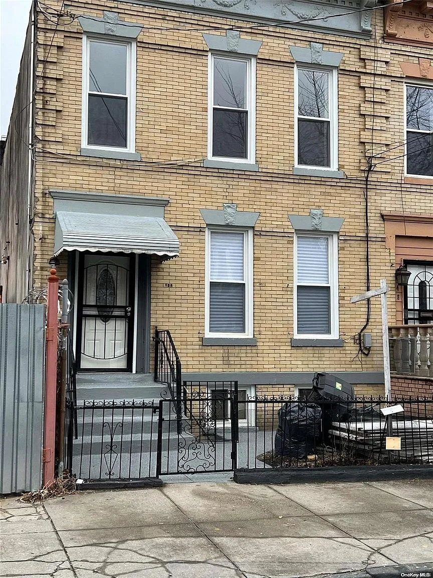 481 Warwick Street photo 1