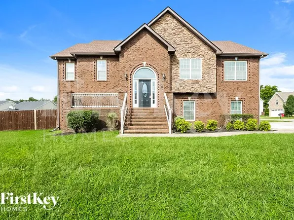 698 Ellie Nat Dr, Clarksville, TN 37040