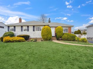 14 London Rd, Syosset, NY 11791