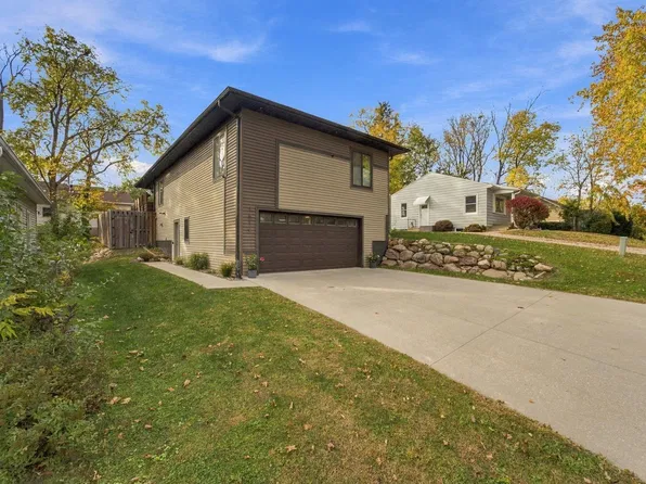 1619 Olive St, Cedar Falls, IA 50613