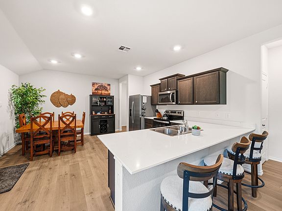5th image of 1501 Dilley Ln
