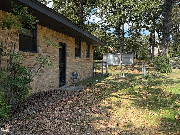 4th image of 700 Country Club Rd