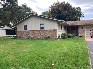 1008 W River Pkwy, Champlin, MN 55316