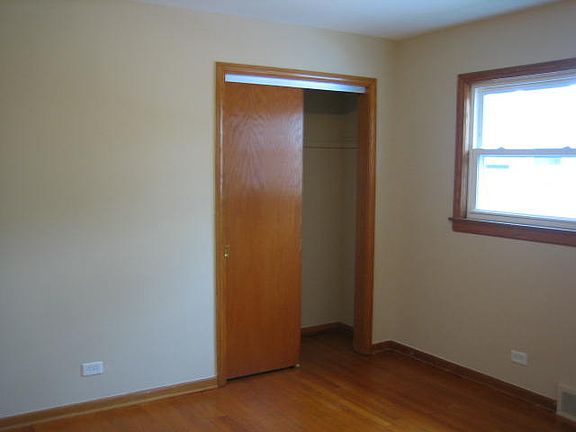 4th image of 8410 N Oleander Ave