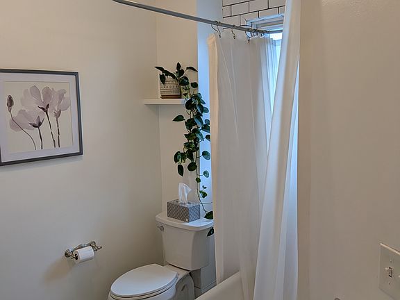 2nd image of 82 Gladstone St #1