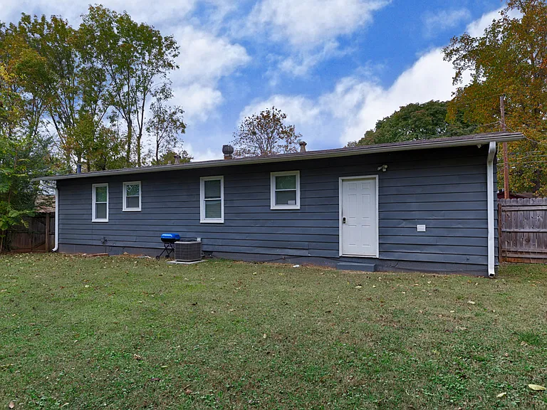 611 Ofallon Rd NW — Photo 5