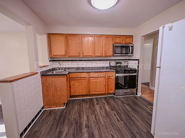 10200 Tappan Dr — Photo 4