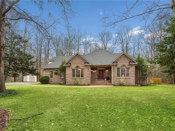 7904 Matthew Ct, Lanexa, VA 23089