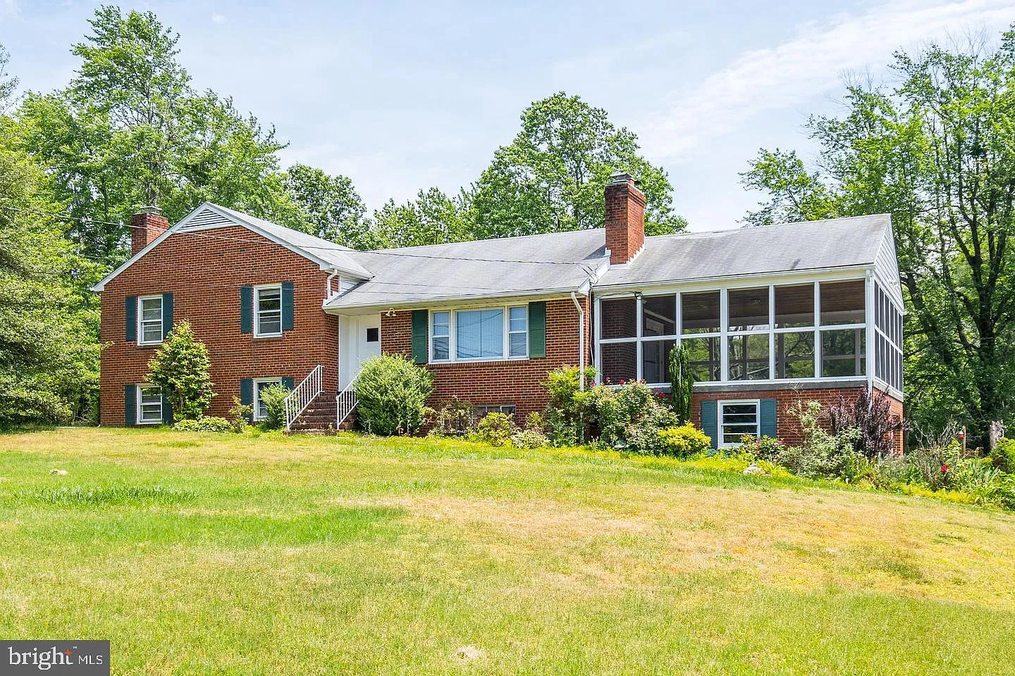 5 bed, 3.0 bath, 2260 sqft, $4,000 — Photo 1