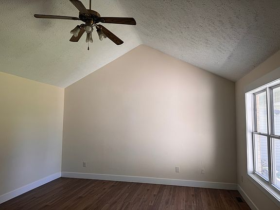 5th image of 209 W Summit St #B