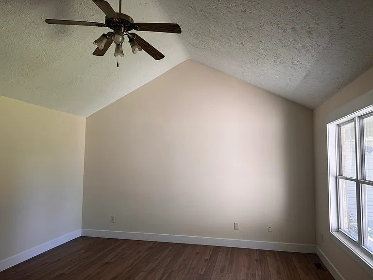 209 W Summit St #B — Photo 5