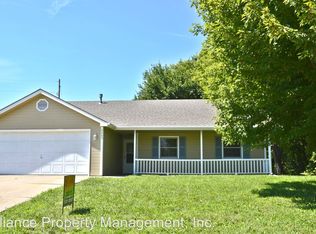 2405 Strawberry Cir, Manhattan, KS 66502
