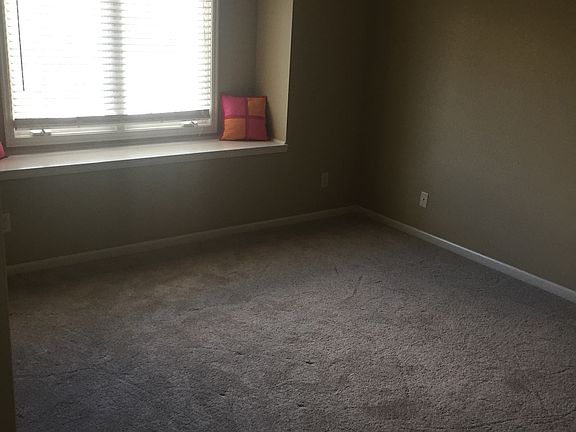 4th image of 3831 NE 94th Ter