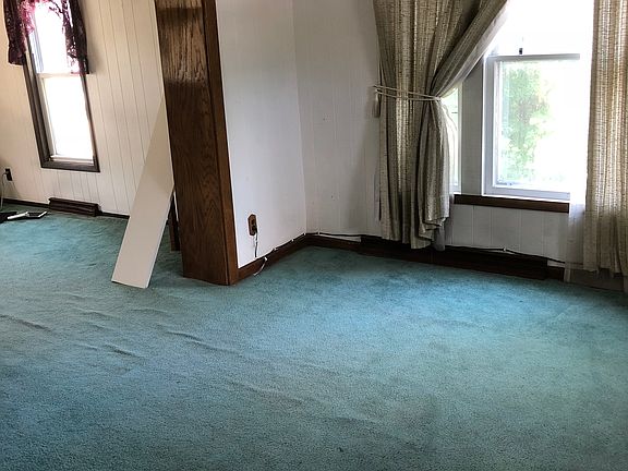 5th image of 646 Windsor St