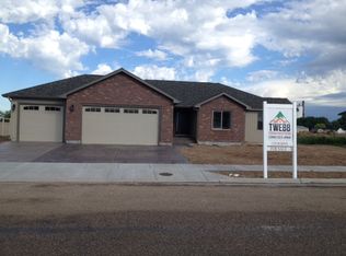 1229 N Robins Ave, Ammon, ID 83401