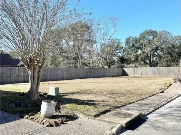 6 Regency Pl, Orange, TX 77630