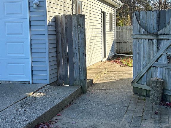 4th image of 301 S West St