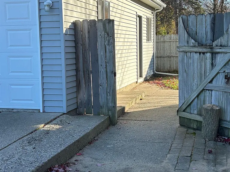301 S West St — Photo 4