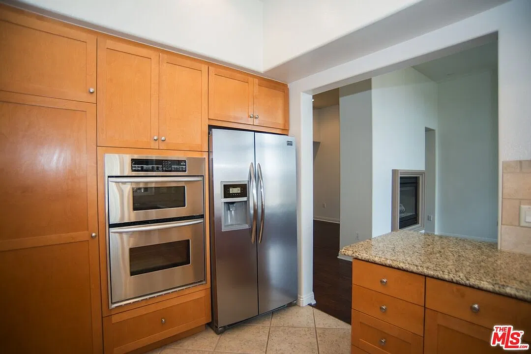 2 bed, 2.5 bath, 1804 sqft, $5,800 — Photo 4