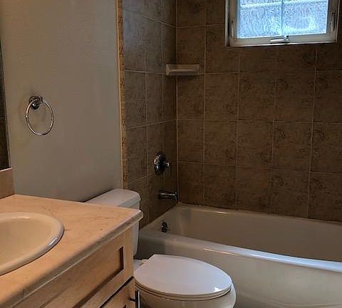 5th image of 2369 Wyandotte St