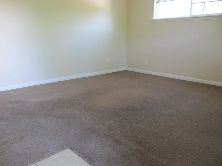 2501 Gladstone Cir #202 — Photo 2