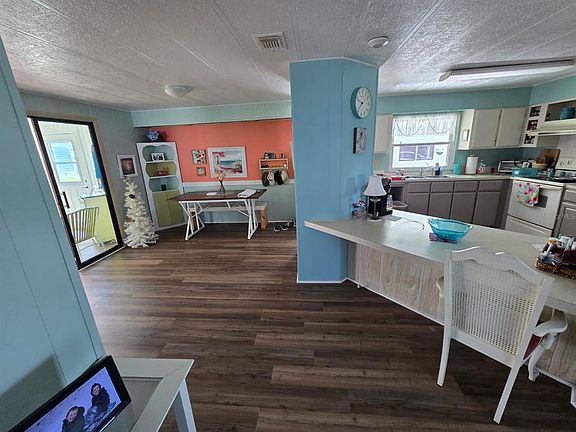 5th image of 86 PARSON DRIVE